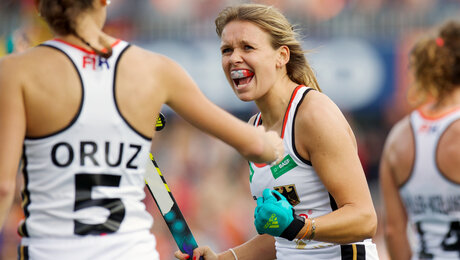 Hockey-Damen im Halbfinale, EM-Gold für Klimke, Sensationsgold für Glenzke/Großner