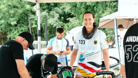 Die MotoSurf-Pioniere erleben eine gemischte Premiere