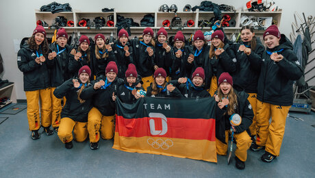 Jubel beim Eishockey: Team D gewinnt die Bronzemedaille