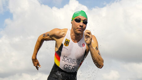 Triathlon: Mixed-Staffel läuft vorne mit