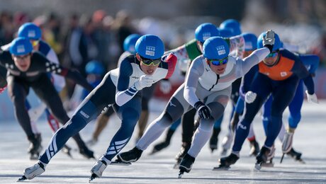 Eisschnelllauf: Spannende Rennen bei den Massenstarts