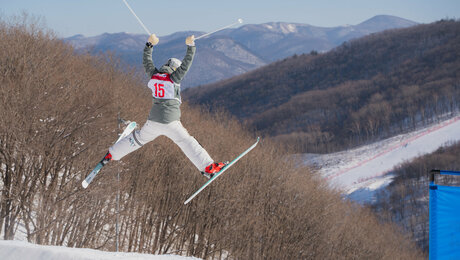 Freude beim Ski Freestyle: Mohr und Baumhöfener stehen im Big Air Finale