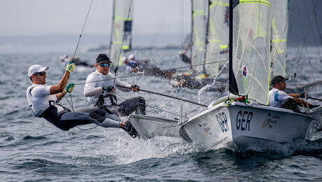 Olympische Generalprobe in der Sagamai Bucht: German Sailing Team mit drei Teams in Medaillennähe