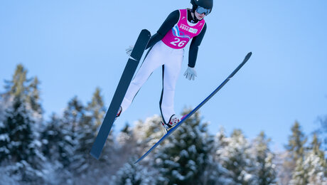 Skispringen: Keine vorderen Platzierungen bei windigen Bedingungen