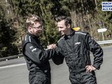 Eric Frenzel schlägt Paul im Bobbycar-Rennen