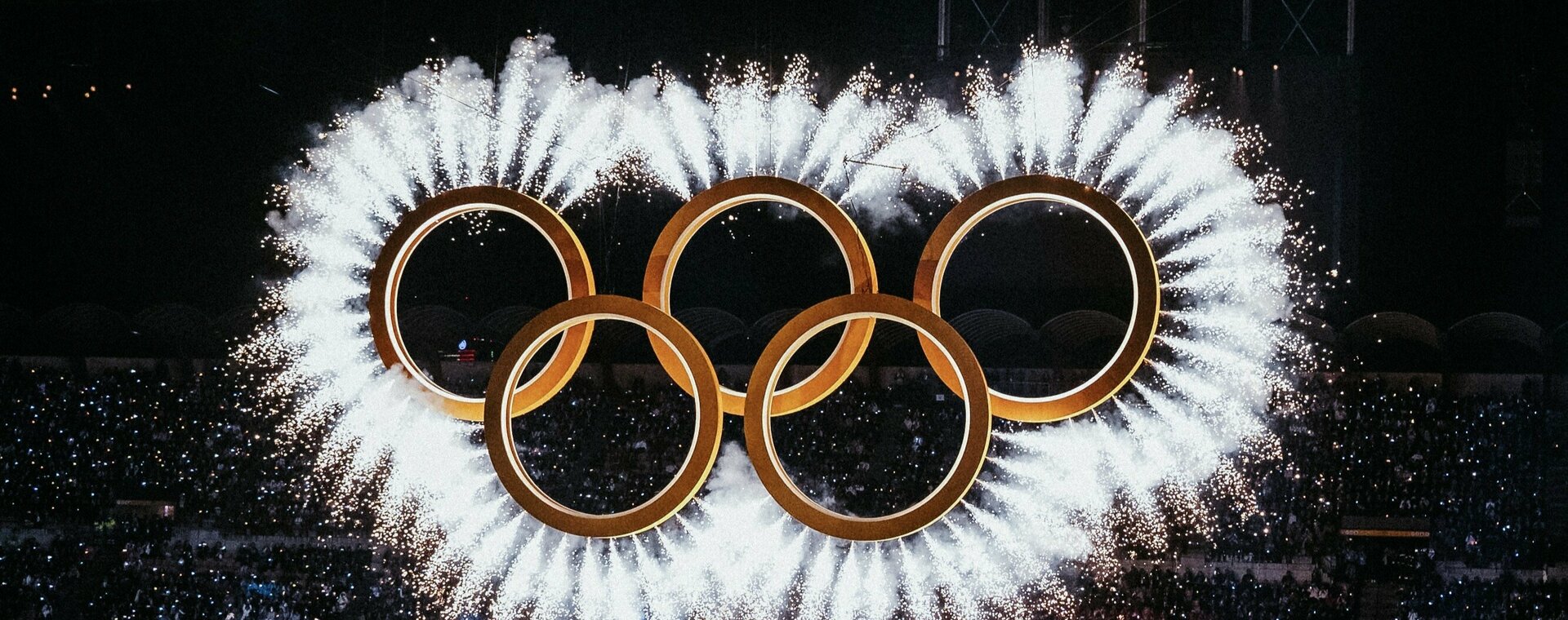 Olympische Ringe mit Feuerwerk